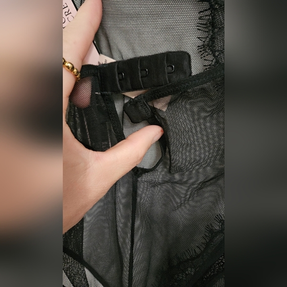 VICTORIA'S SECRET Black V-Wire Lace Plunge Teddy Halter Neck Thong Back.SM NWT - Picture 2 of 12